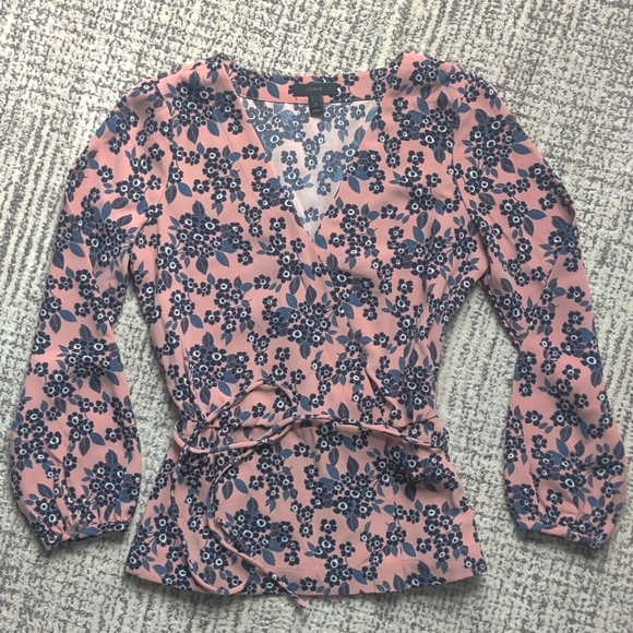 *JCREW* Floral print v-neck blouse with waist tie. - Picture 1 of 6